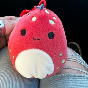 Squishmallows 3” Dolan clip